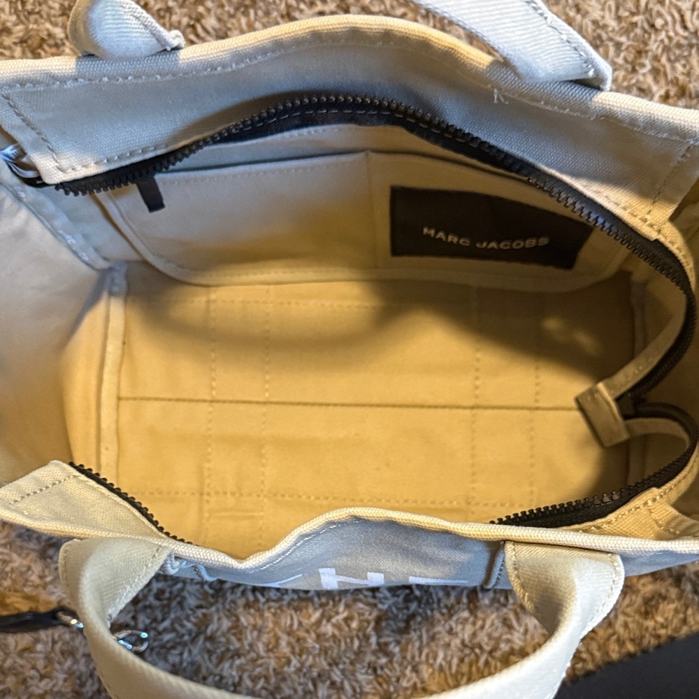 Marc Jacobs Tan Tote Bag with Black Strap - Picture 2 of 4